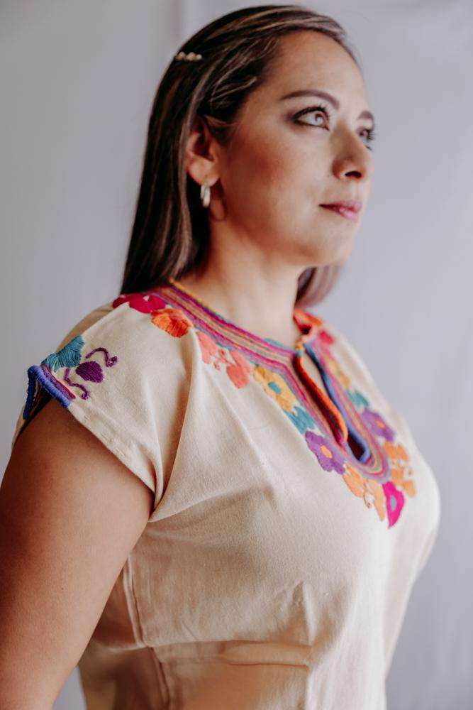 Embroidered Mexican Blouse | Flowers - Alebrije Huichol Mexican Folk art magiamexica.com