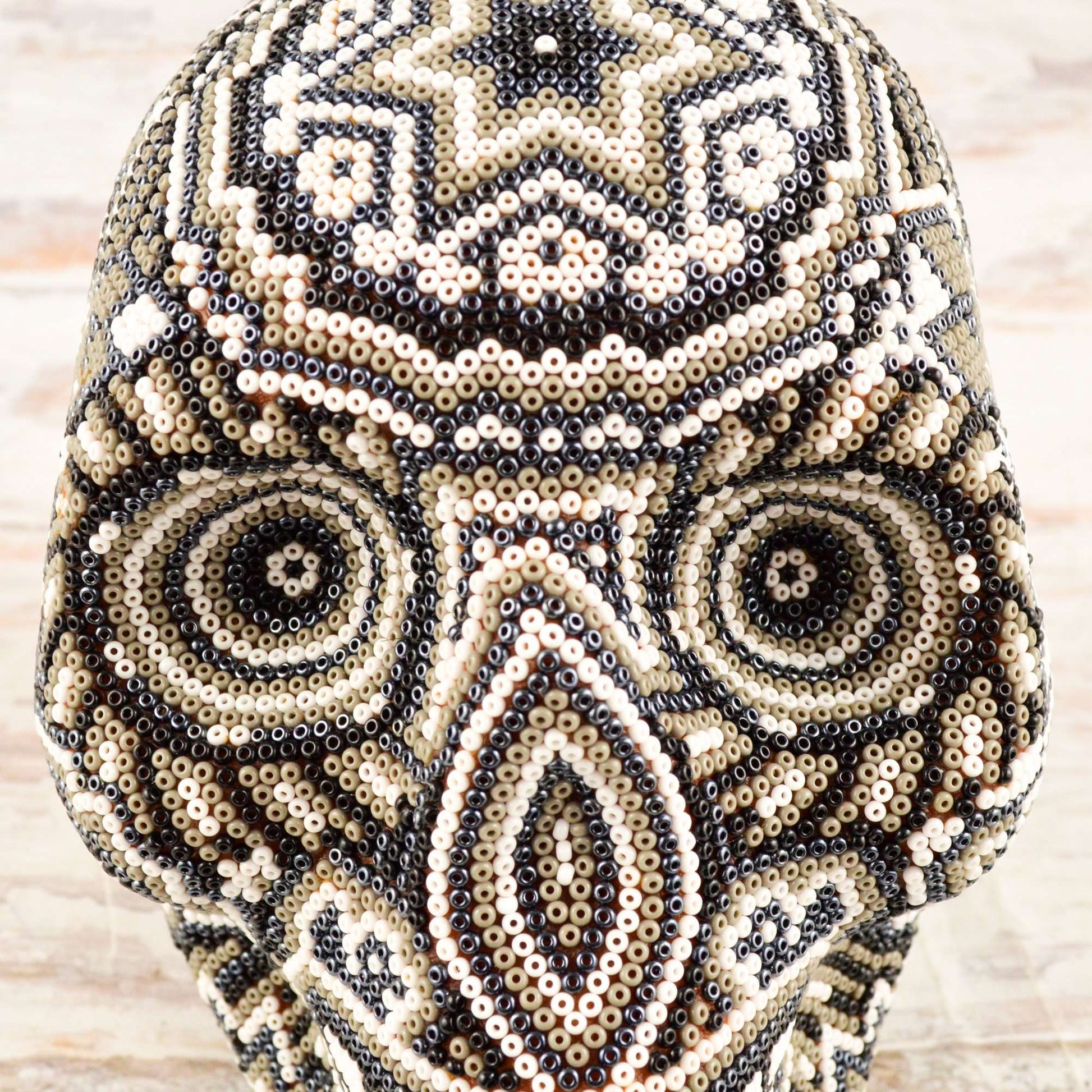 Skull Huichol Art - Alebrije Huichol Mexican Folk art magiamexica.com